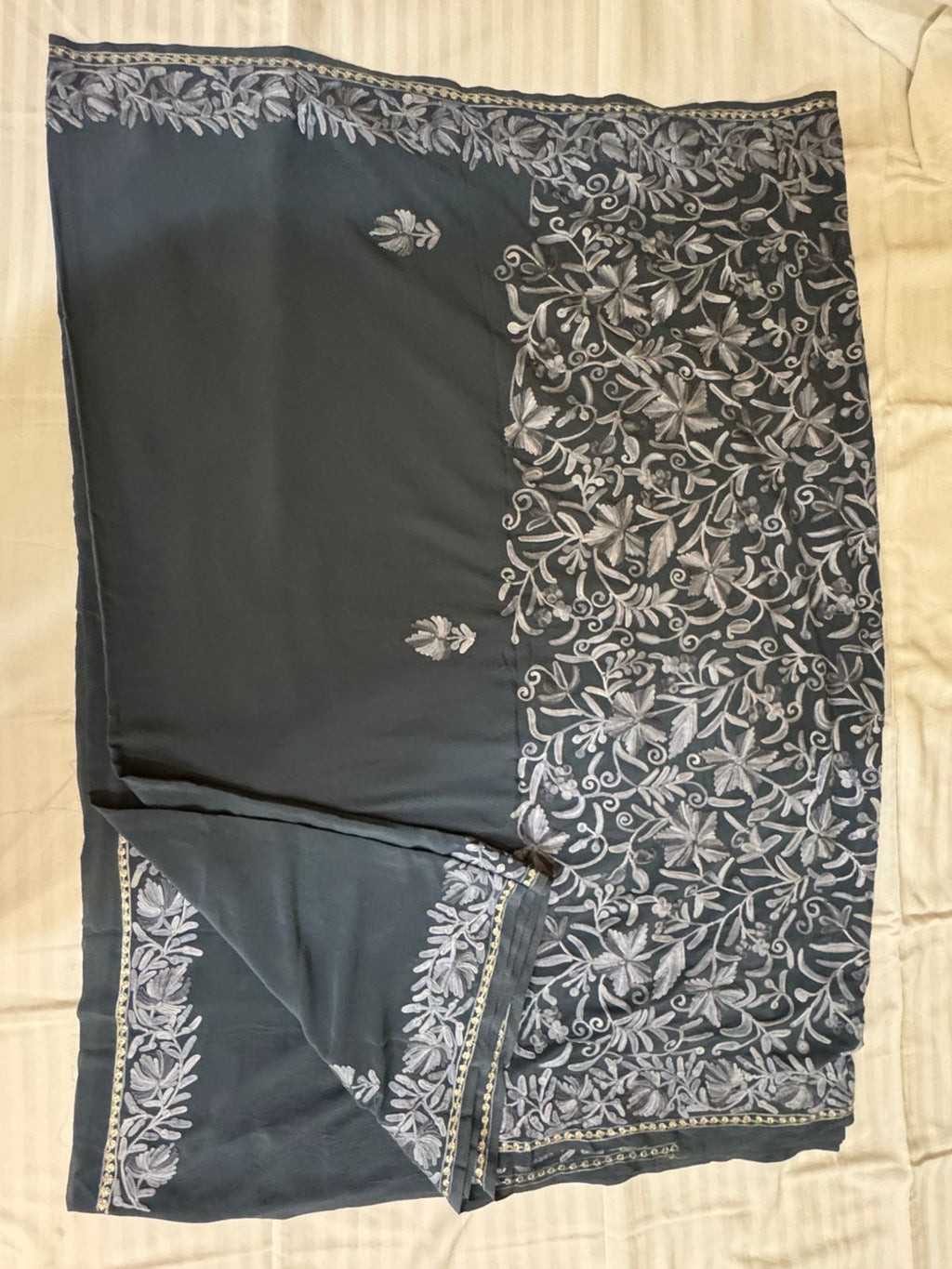 Grey Ari Pallu Jaal Saree