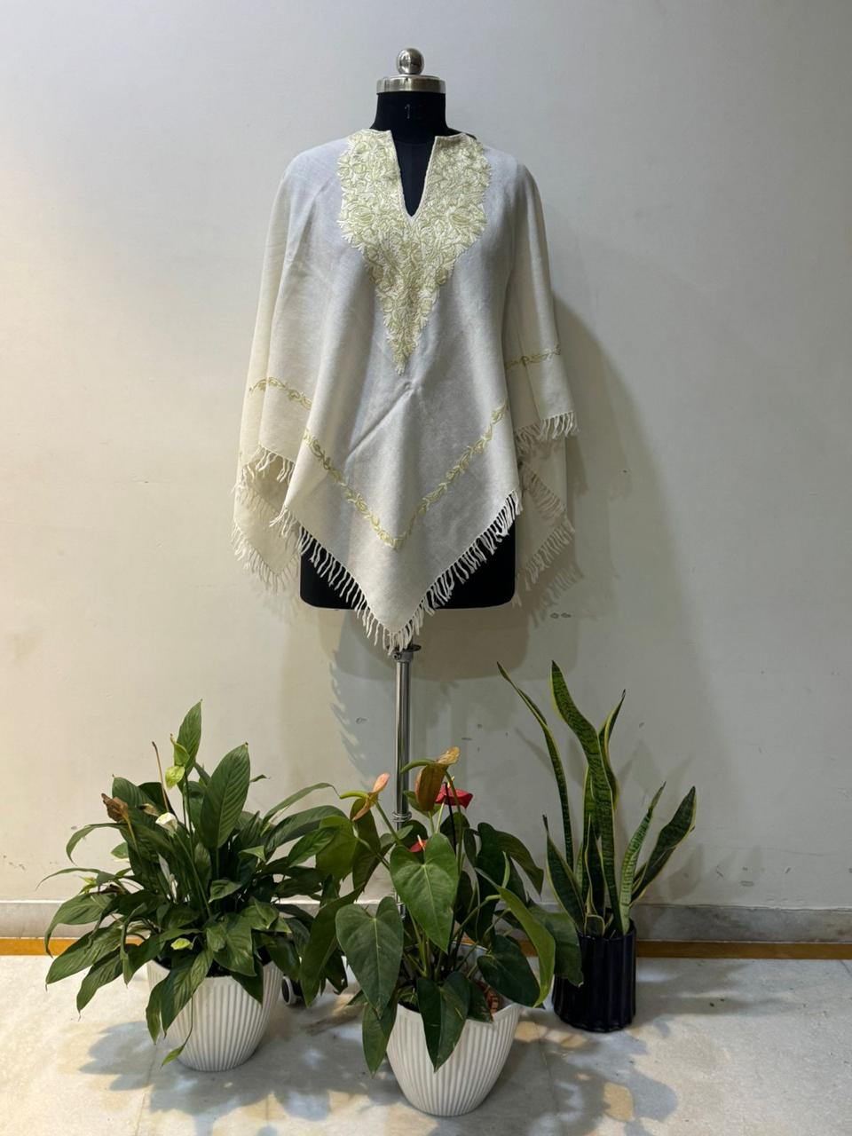 White Ponchu